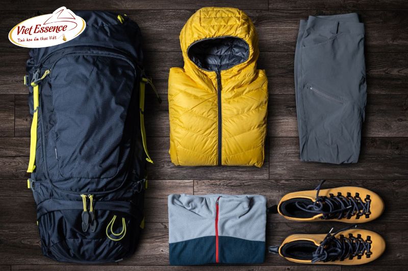 Đồ leo núi bắt buộc - tai Thong