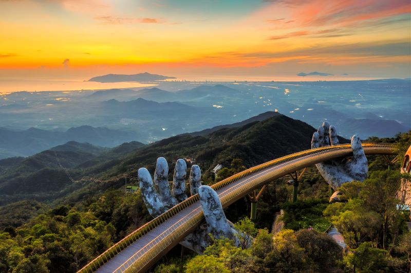 Cầu Vàng Đà Nẵng - công trình kiến trúc độc đáo bậc nhất thế giới