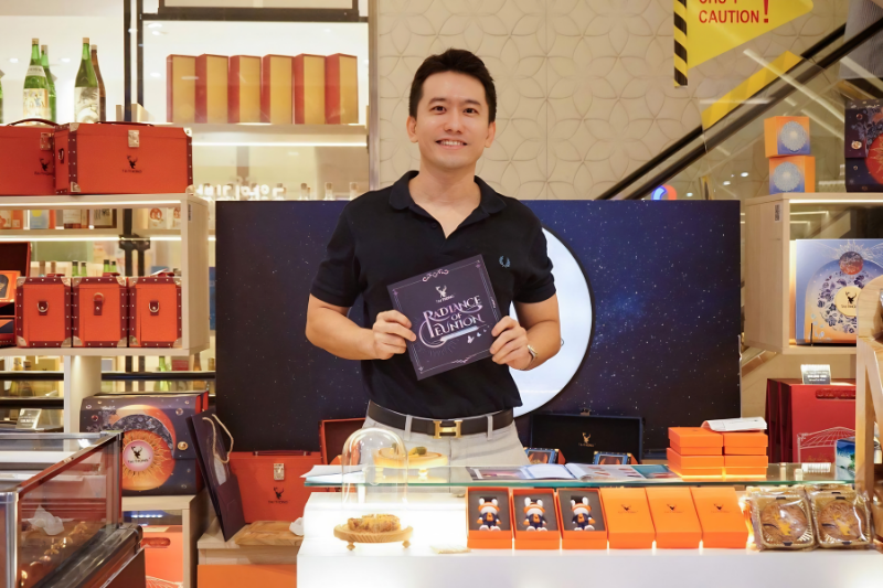      Hộp quà bánh Trung thu kèm trà