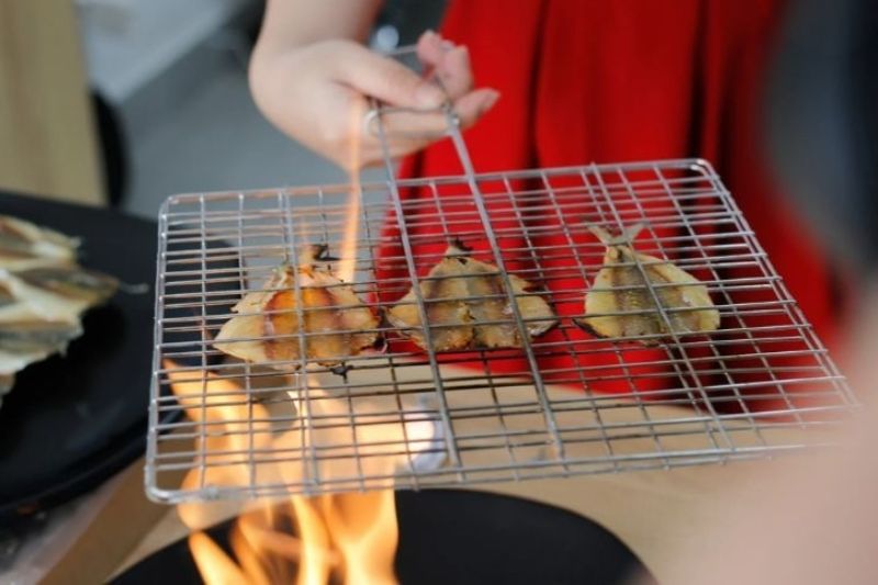 nướng cá chỉ vàng 