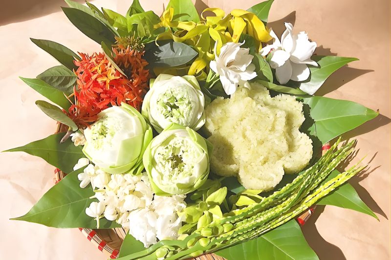 Khi chuẩn bị mâm cúng Rằm Trung Thu, việc lựa chọn hoa tươi là một trong những công việv quan trọng