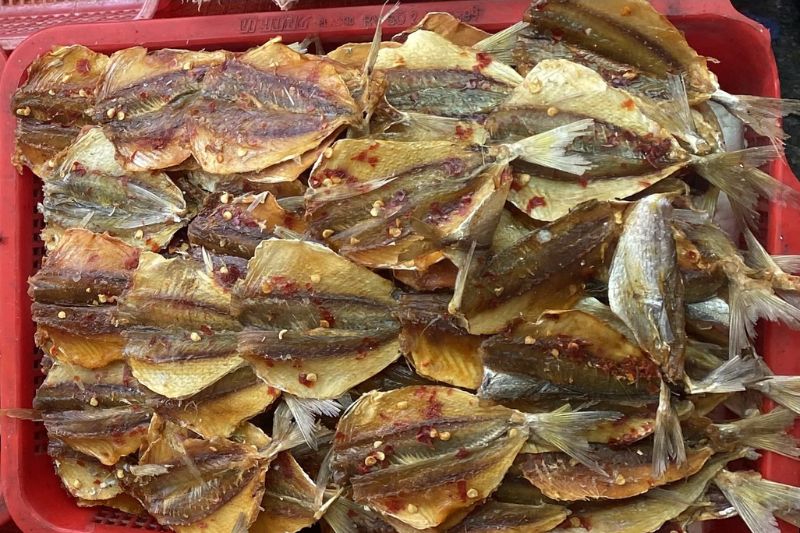 Quan sát màu để biết khô cá ngon