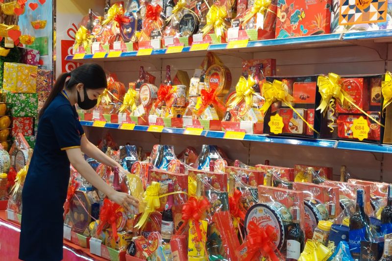 Mua quà biếu Tết tại siêu thị - Tai Thong