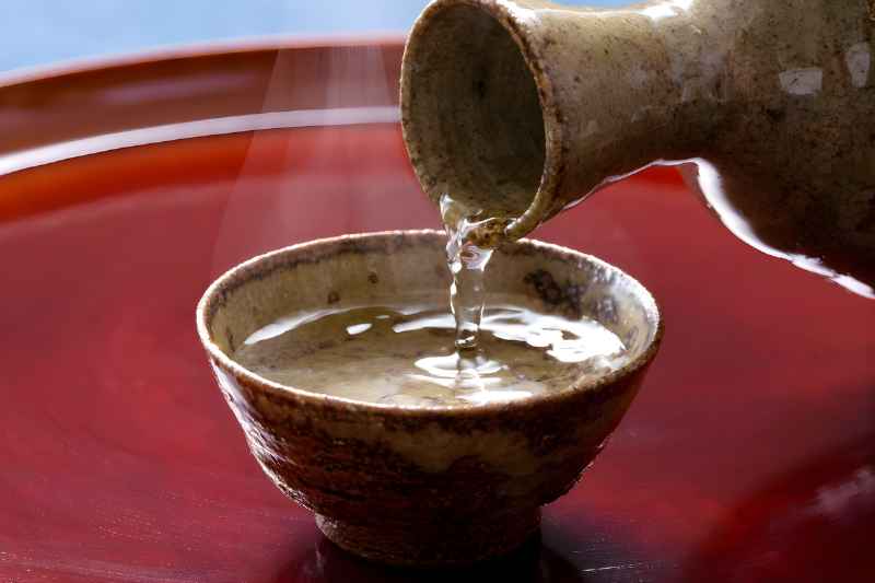 Atsukan là phương pháp uống rượu nóng vào mùa lạnh của người Nhật