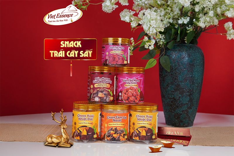 Snack trái cây sấy trong BST Tết Viet Essence 2026