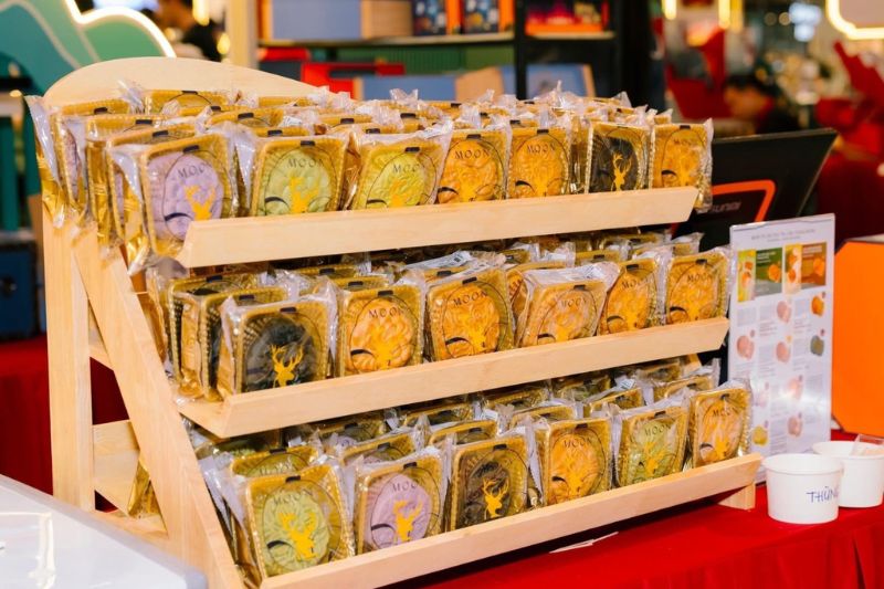 Tại showroom của Tai Thong khách hàng có thể thử các vị của bánh trung thu