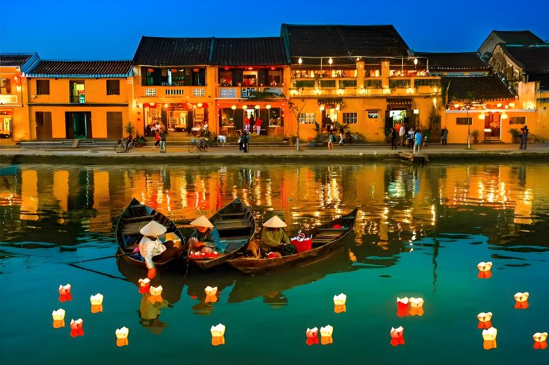 Đi thuyền trên trên sông Hoài thả đèn hoa đăng