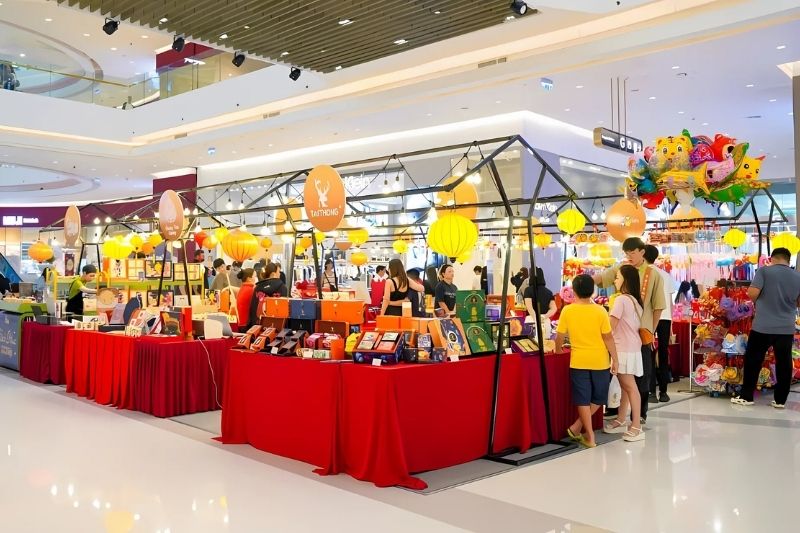 Mua sắm bánh trung thu Tai Thong