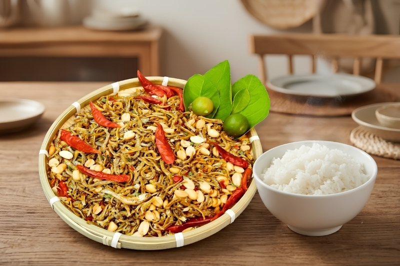 Khô cá cơm ăn với cơm nóng