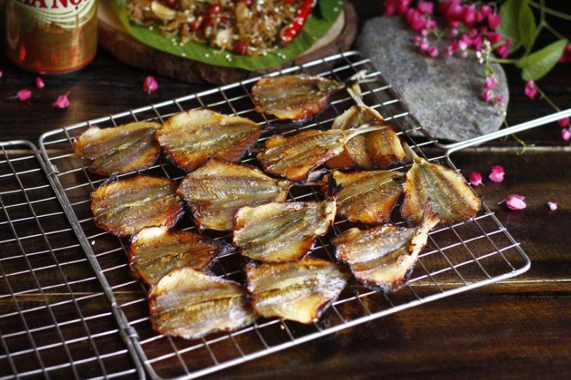 Cách nướng cá chỉ vàng bằng bếp than đơn giản tại nhà