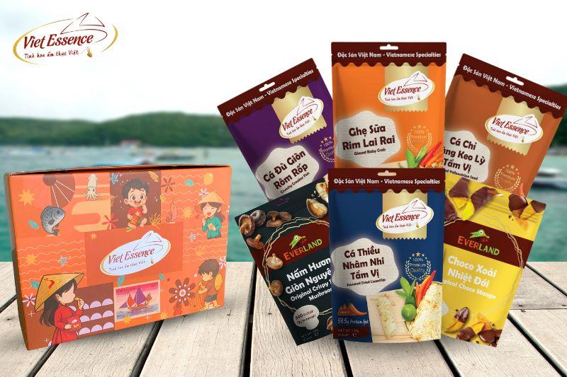 Top 6 đặc sản Việt làm quà biếu sang trọng? Gợi ý 4 món mặn + 2 món ngọt từ Viet Essence và combo 6 gói tặng hộp quà đầy tinh tế.
