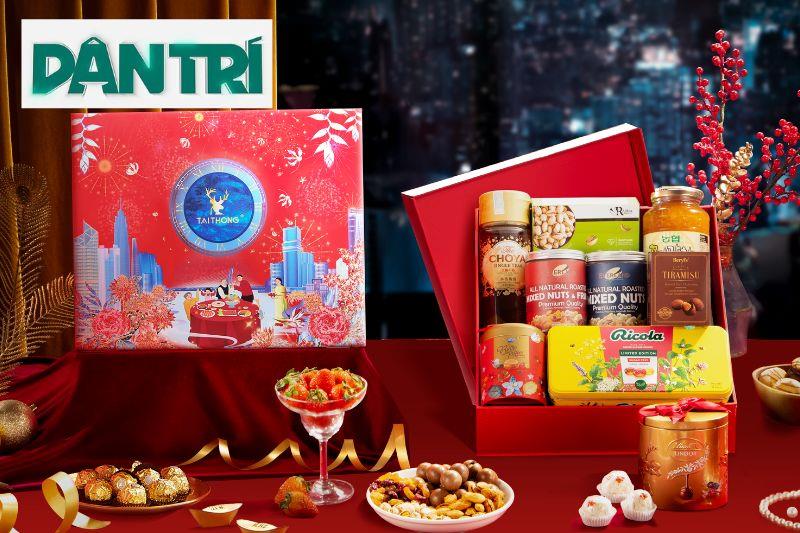 Tai Thong xuất hiện trên báo Dân Trí với hộp quà Tết mang ý nghĩa gắn kết đầu năm