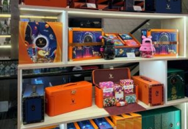 Tưng bừng khai trương cửa hàng bánh Trung thu Tai Thong tại Takashimaya